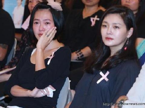 杨登魁因病逝世,大S(右)和小S很难过。(资料照/记者朱家彦/摄影)图片来源:台湾今日新闻网