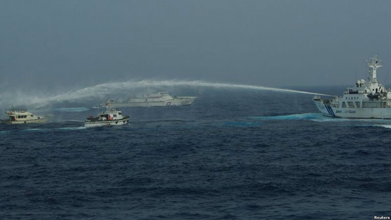 台灣保釣人士1月24日搭乘漁船前往釣魚島，並試圖登島，但遭到日本海上保安廳船隻攔截。（圖片來源：BBC）