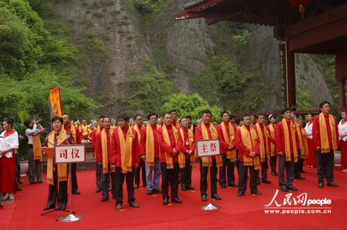 �Ѥx�]2013�^�~�M�������������l�⩤�@���a�ն��Ҩ�§�D���x�@���C   �H�����O��  �足����