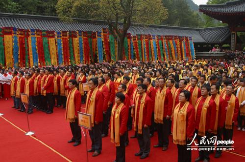 4��4��W�ȡA��a�D��X�X�Ѥx�]2013�^�~�M�������������l�⩤�@���a�ն��Ҩ�§�b�����ٵۦW�����ϡX�X�P���Ҥ������ү��t�����|�檺�{���C   �H�����O��  �足����
