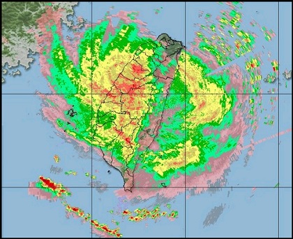 台风苏力暴风圈仍笼罩台湾各地 岛内严加戒备