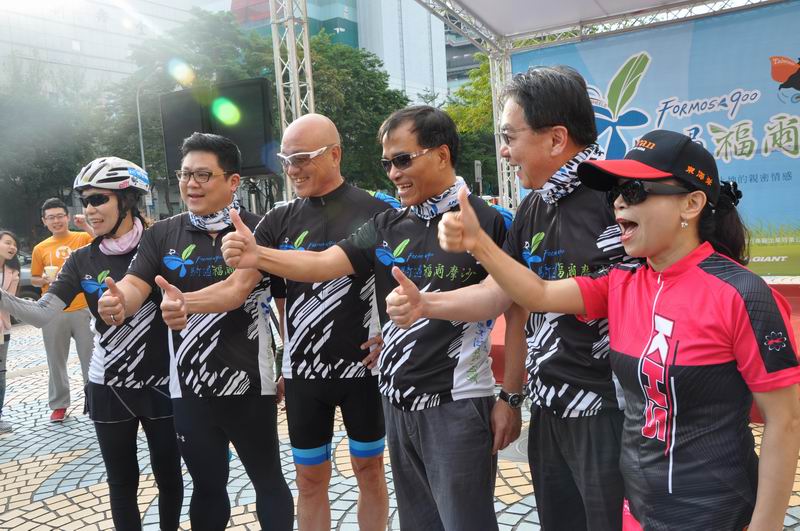 台湾的官员参加第三届自行车节启动仪式。