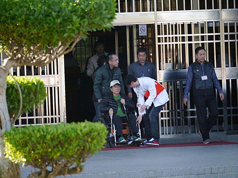 陈水扁离开台中监狱。（图片来源：台湾“中央社”）