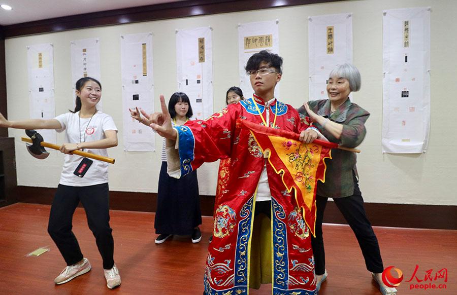 台灣青年在江西感受傳統文化