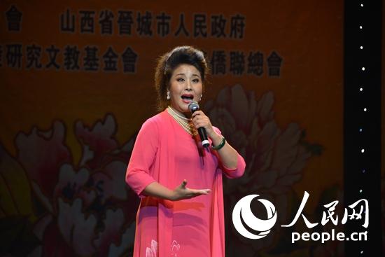 河南省豫劇團演員范靜演唱豫劇《花木蘭》選段《誰說女子不如男》。