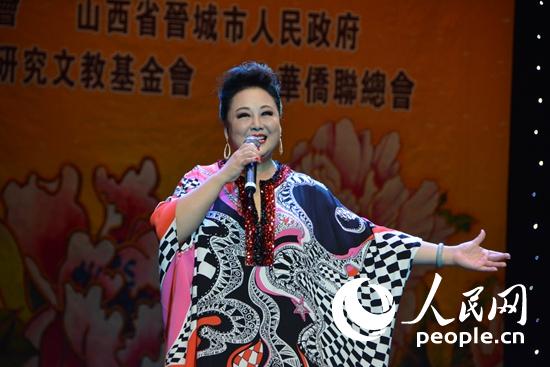 全總文工團演員鄭詠演唱《今夜無眠》。