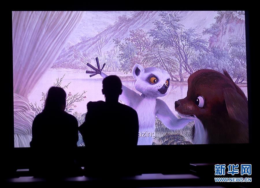 1月8日，在台北故宮博物院郎世寧新媒體藝術展上，游客欣賞取材於郎世寧作品的動畫。