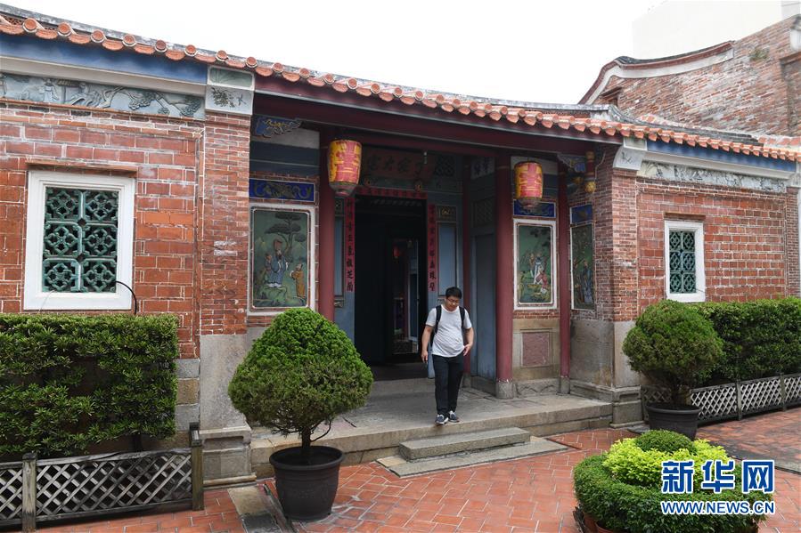 在台灣鹿港遇見閩南紅磚古厝這是位於鹿港中山路，建於清光緒年間的閩南三進式紅磚古厝“丁家大宅”（4月24日攝）。