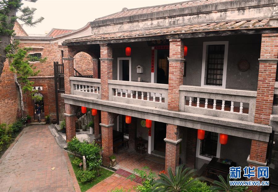 這是鹿港民俗文物館內的一處紅磚古厝建筑群（4月24日攝）。