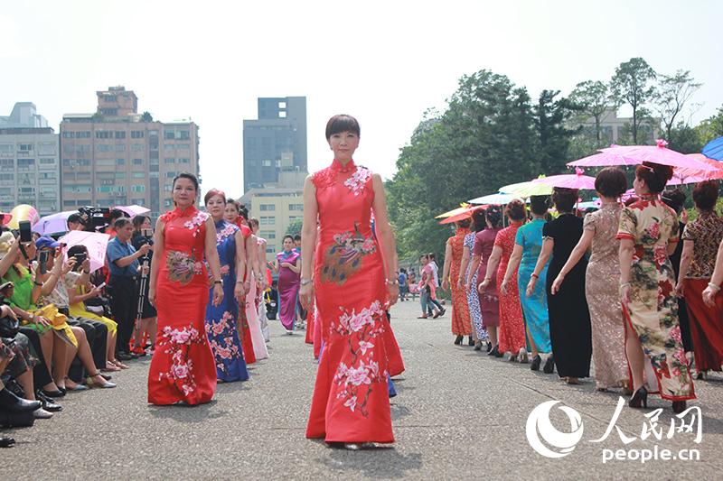 在台大陸配偶團體舉辦旗袍秀慶祝母親節