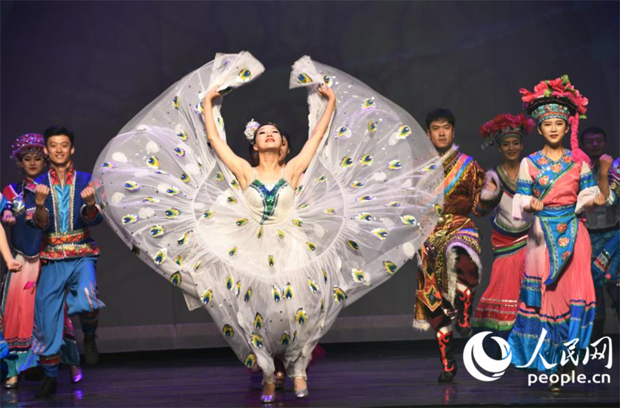 云南民族歌舞表演《打歌》