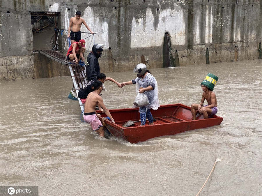 菲律賓多地暴雨引發洪災 街道遭水淹