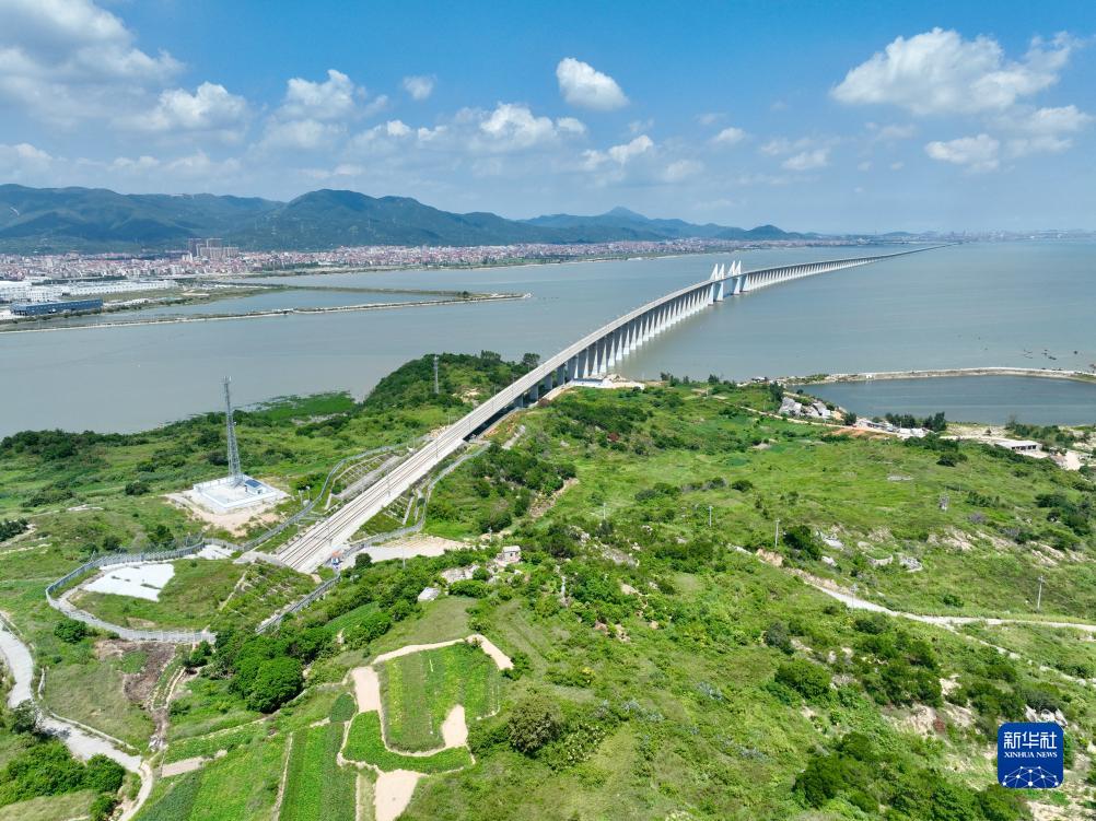 福廈高鐵湄洲灣跨海大橋（9月19日攝，無人機照片）。新華社記者 姜克紅 攝
