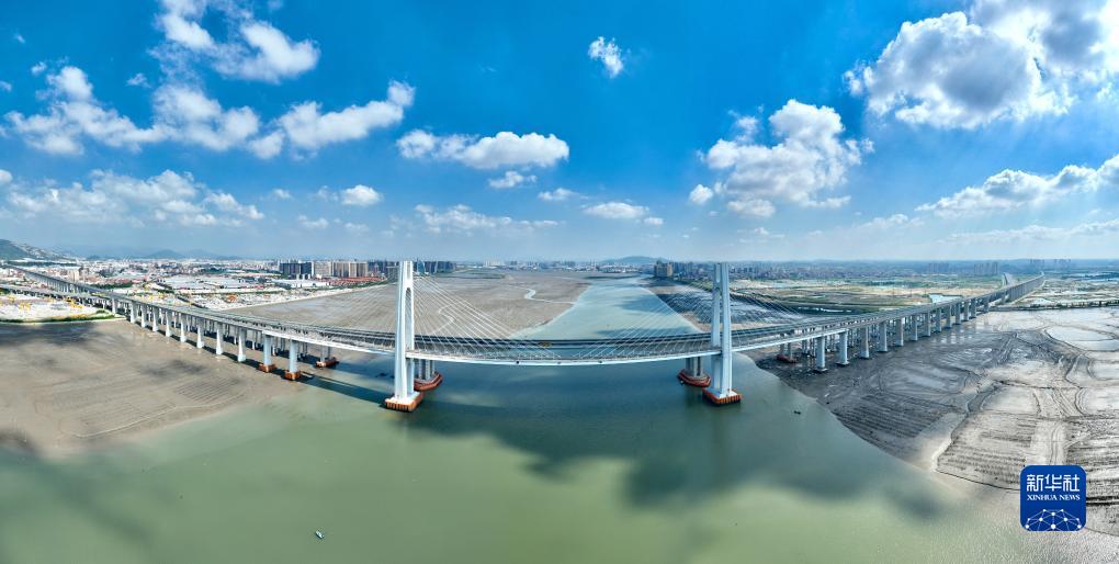 福厦高铁安海湾跨海大桥（9月19日摄，无人机照片）。新华社记者 姜克红 摄