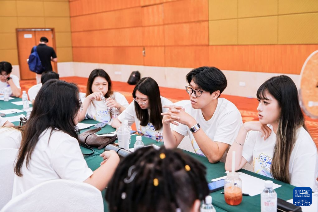 台湾大学生们参加“印象广州”短视频大赛赛前培训(7月12日摄)。新华社发