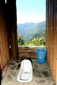 新竹景点厕所位置好 游客如厕看风景蹲到忘情