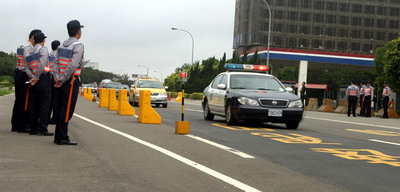 组图:陈云林访台 台警力加强桃园机场周边维安