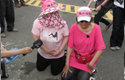 台湾性工作者下跪哭求合法营生 场面大乱