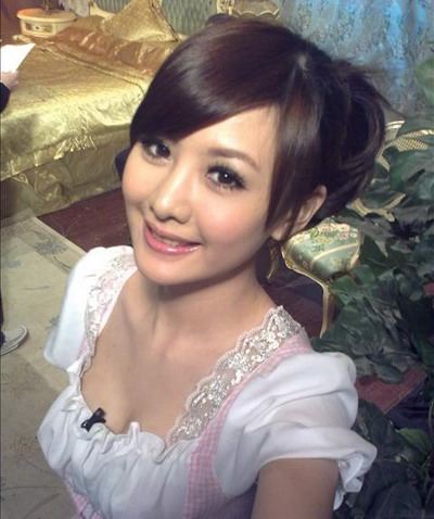 组图:台湾C字裤女王安心亚露背舞国标 (6)