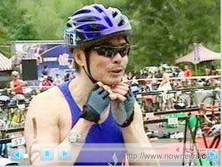 组图:金溥聪改三角泳裤前卫作风穿连身衣亮相