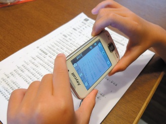 台湾大学生作弊手段高 智能手机上网搞定
