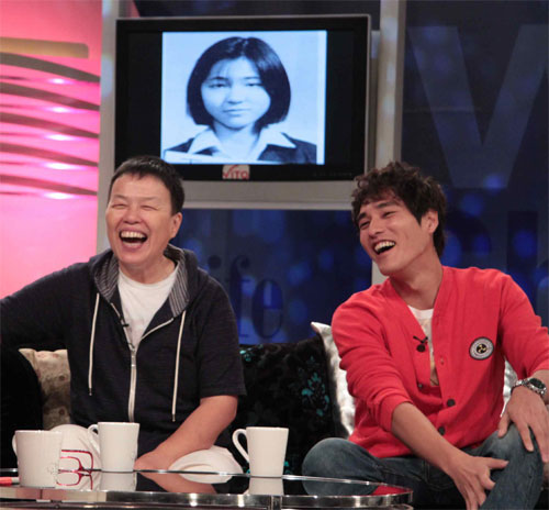 <em>初恋女友</em>首度曝光 蓝正龙坦言半天不见就<em>想念</em>