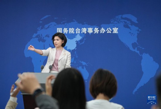 9月28日，國台辦發言人朱鳳蓮邀請記者提問。當日，國務院台灣事務辦公室在北京舉行例行新聞發布會。　新華社記者 陳曄華 攝