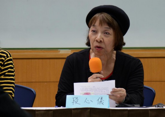  2023年12月23日，台北中山女中退休語文老師段心儀在“歷史教育新三自運動協會”記者會上發言。新華社記者 陳鍵興 攝