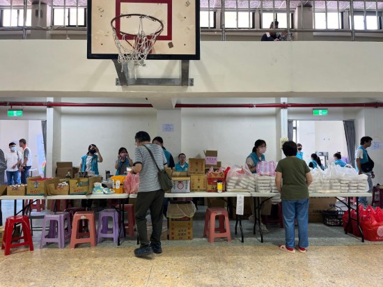 這是4月4日拍攝的位於花蓮中華小學的收容所。新華社記者 趙博 攝