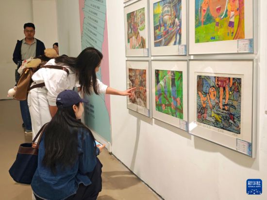　　這是9月27日拍攝的第十六屆海峽兩岸少兒美術大展北京展現場。新華社記者 王承昊 攝