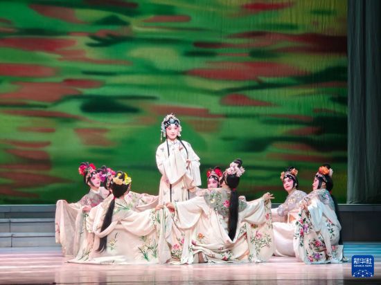 1月14日，演员在排练《牡丹亭》。新华社记者 王承昊 摄