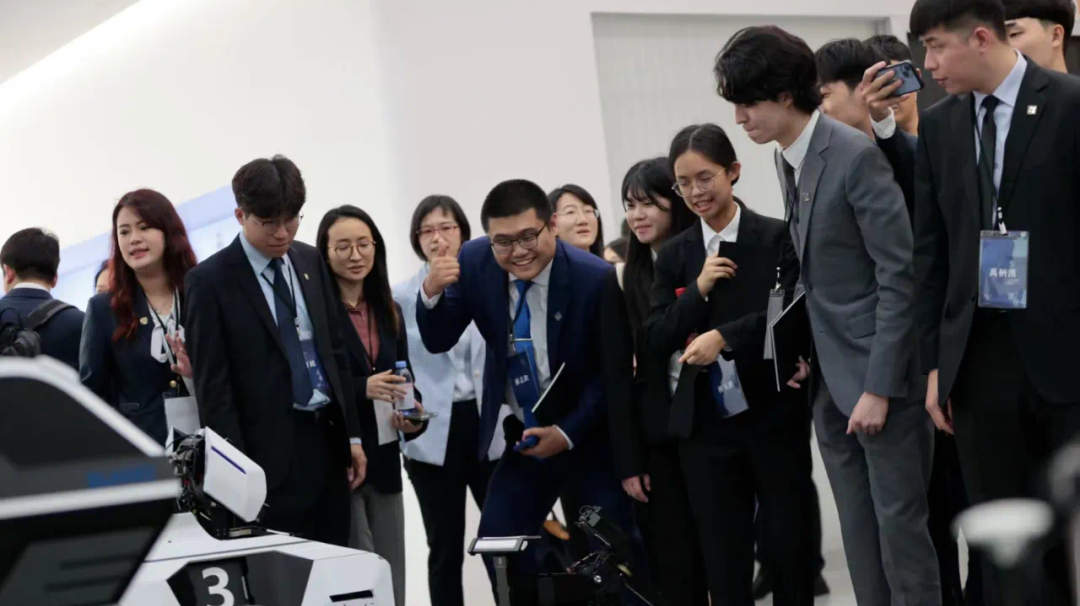 台灣青年參訪深圳科技企業